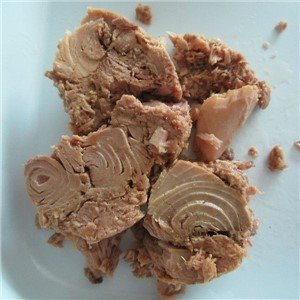 Atum enlatado em salmoura