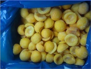 Dados de fatias de pêssego amarelo congelado
